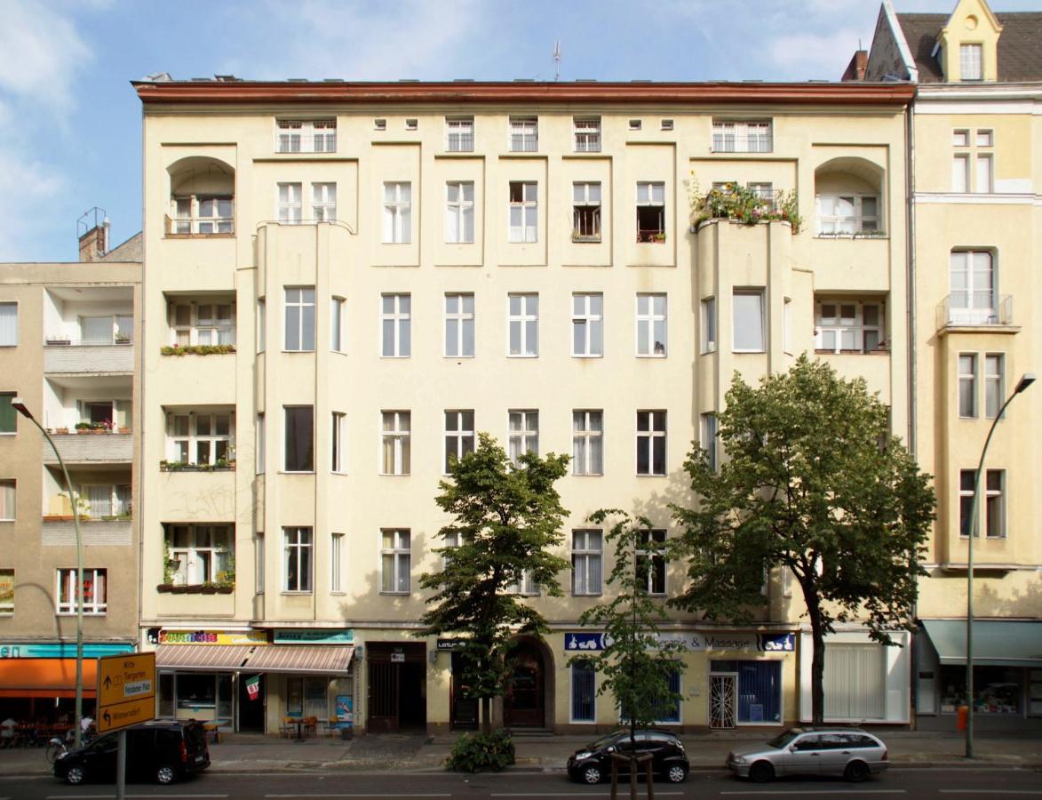 P182 Hidden Hostel